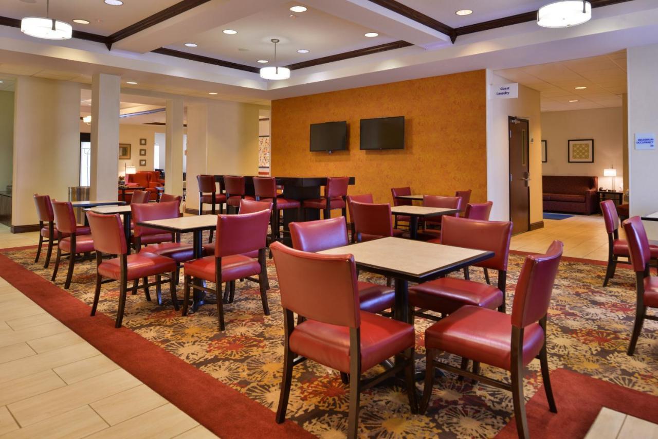 Holiday Inn Express & Suites Pittsburg By Ihg Exterior foto